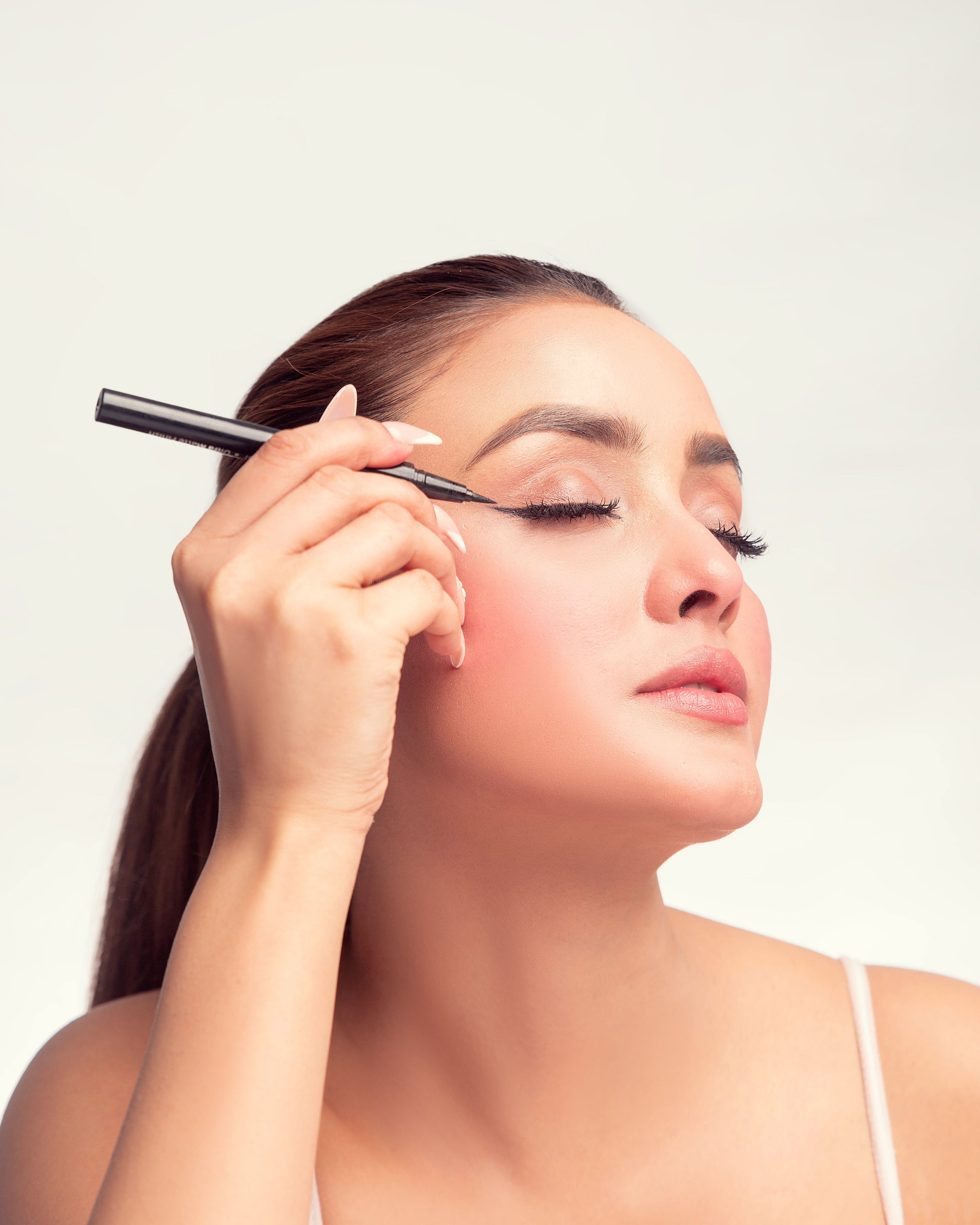Glow Beauty - Wing It Eyeliner