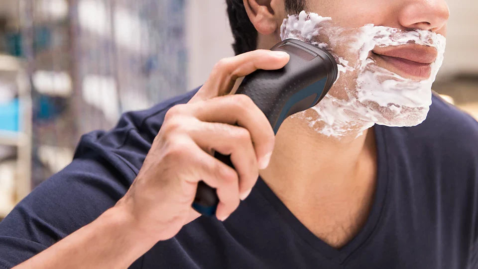 Philips - Shaver series 1000 Wet or Dry electric shaver S1121/40