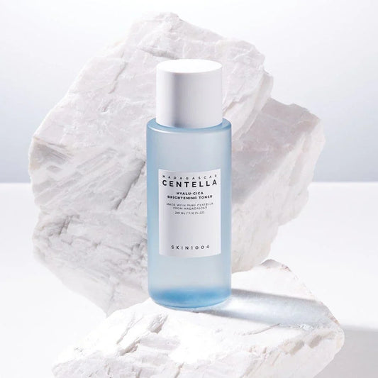 Skin1004 - Madagascar Hyalu-Cica Brightening Toner 210Ml